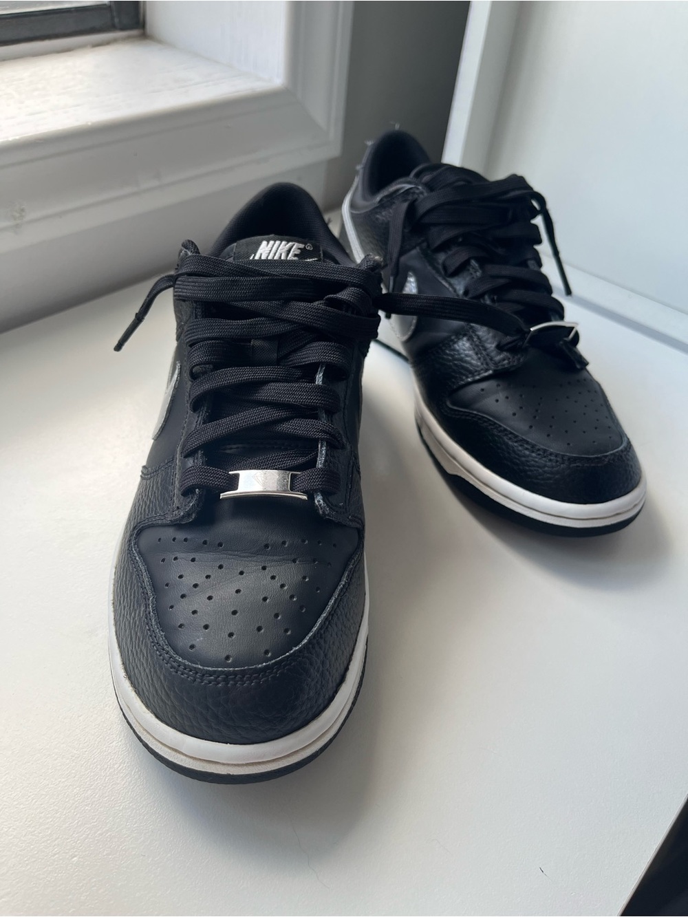 Nike dunks Black Low-Top Leather Sneakers with White Midsole 7y boys